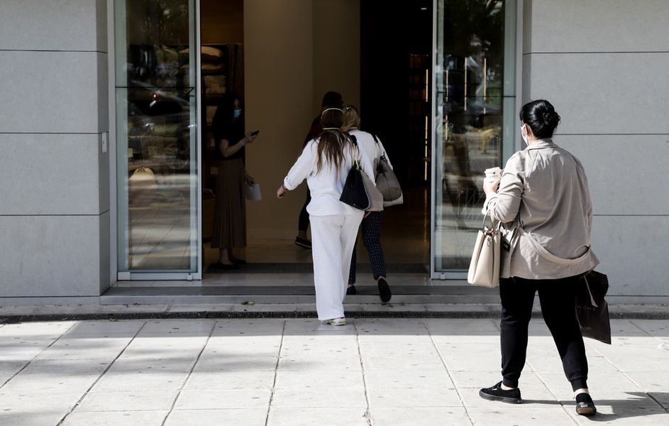 Ευχές για την έναρξη του λιανεμπορίου από τον Μπάμπη Μπιλίνη